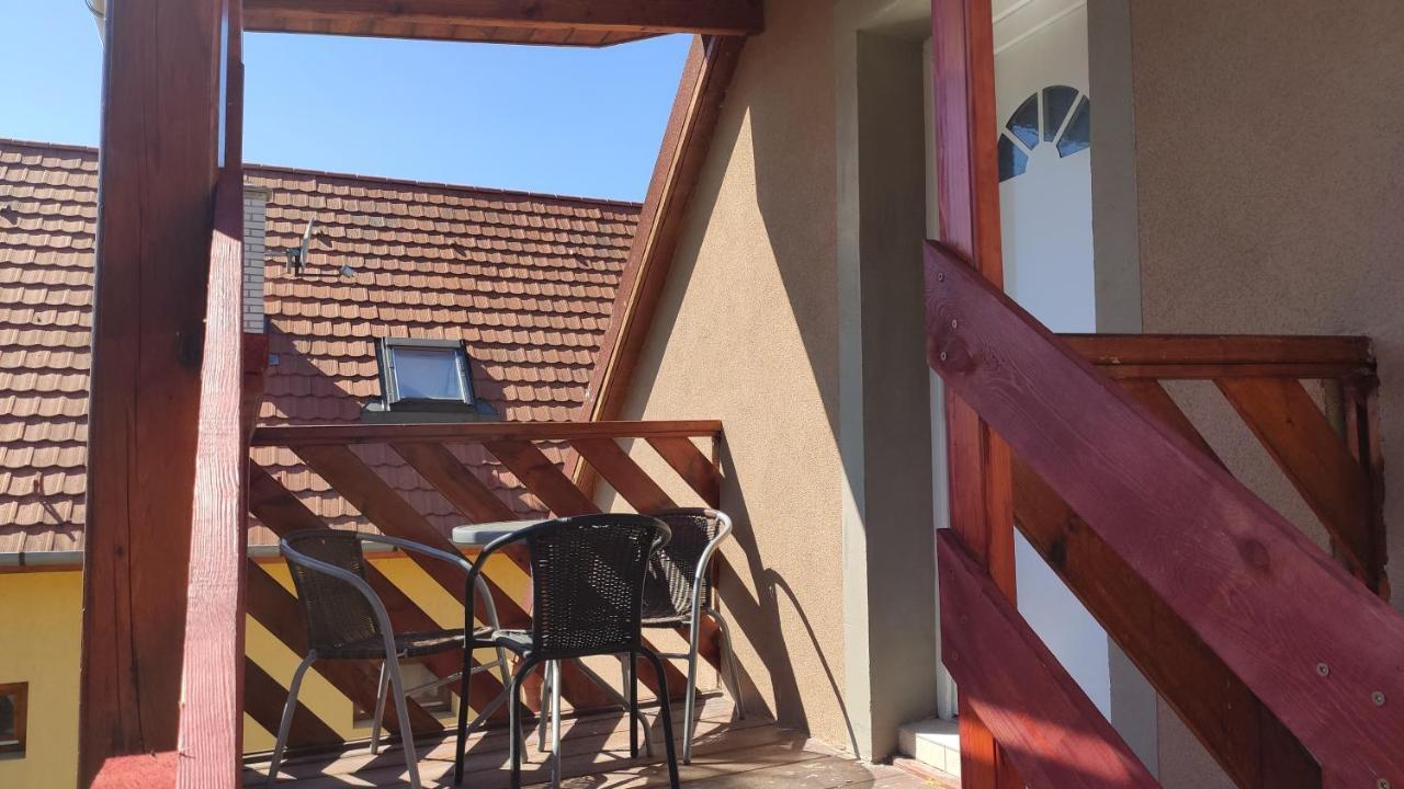 Lelle Lelke Apartmanhaz Lejlighed Balatonlelle Eksteriør billede